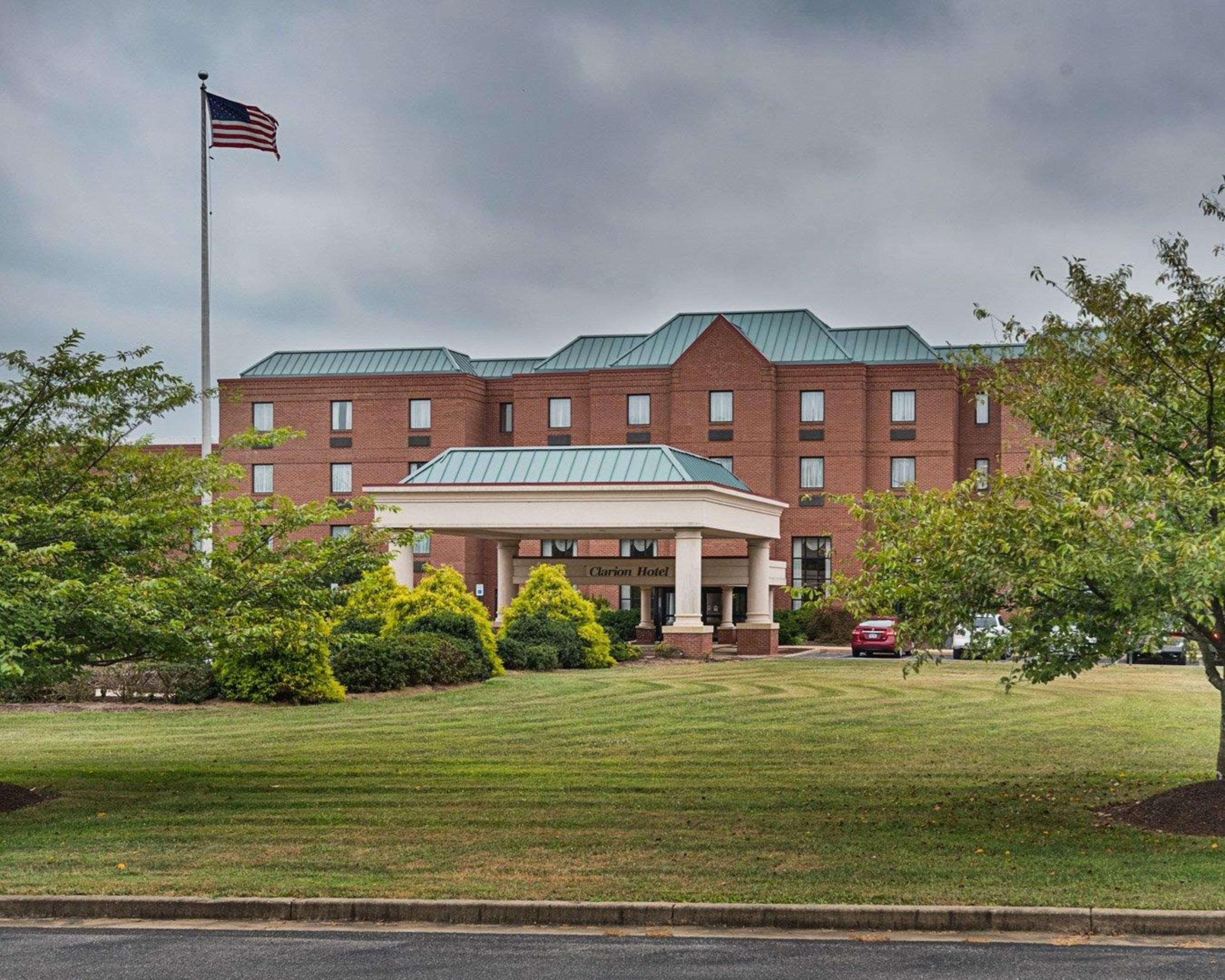 Clarion Hotel & Conference Center Shepherdstown Exterior photo